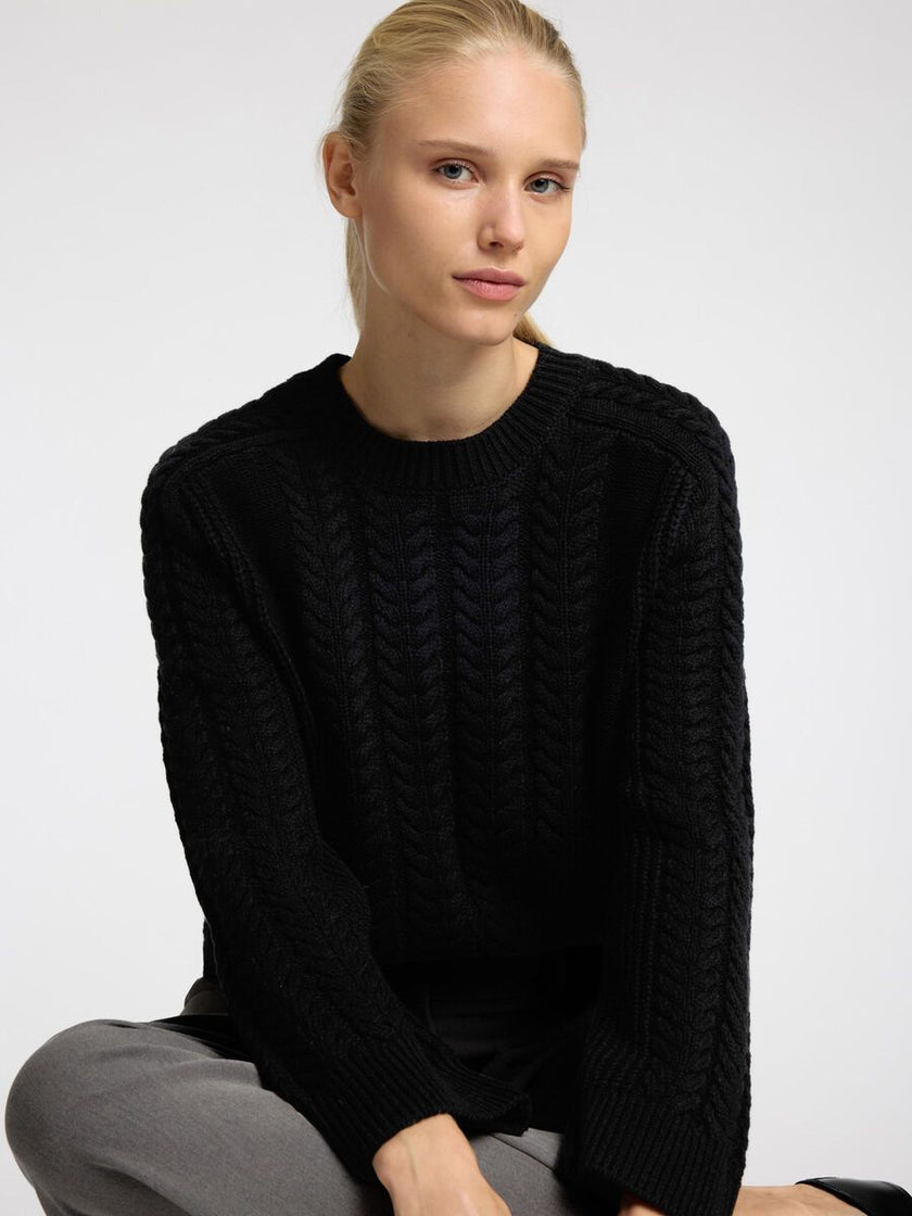 Birte cable ls knit oneck