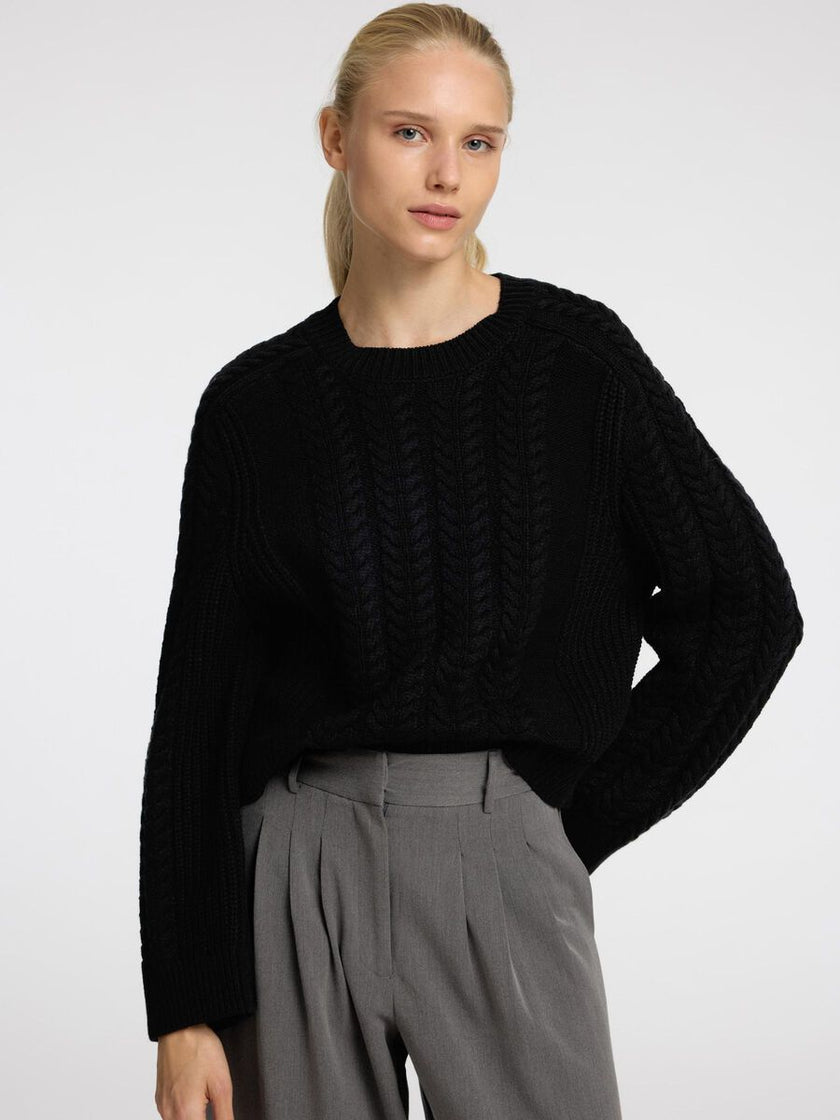 Birte cable ls knit oneck